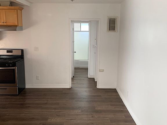 4th image of 139 N Oxford Ave APT 8