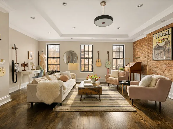 326 Quincy Street image 1 of 7