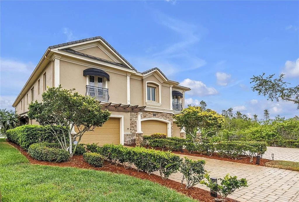 3 bed, 3.5 bath, 2982 sqft, $4,650 — Photo 1