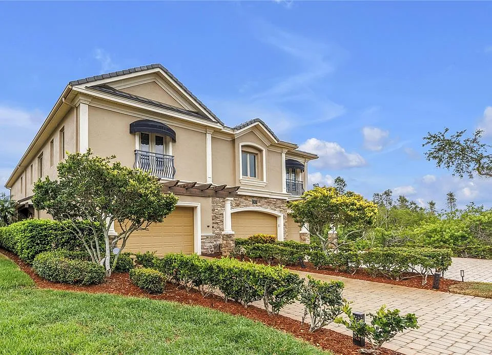 651 Saxony Blvd