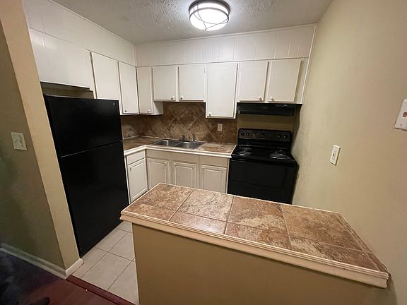 3rd image of 2711 Fairlee Dr #94a4e205c