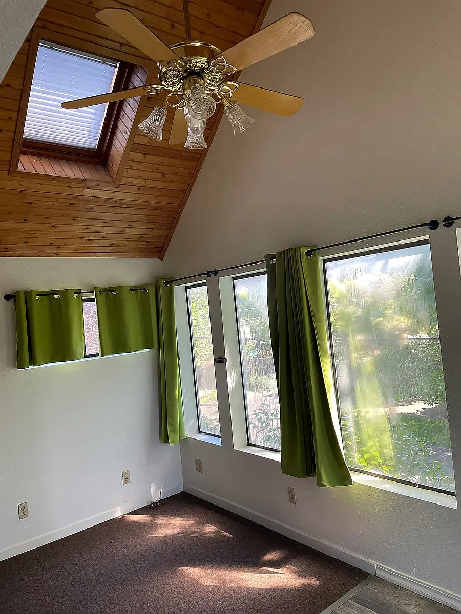 Building Photo - 2105 NE 49th Ave #1