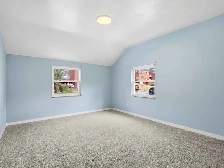 1219 Circle Dr — Photo 11