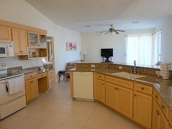 5th image of 1251 SW Kapok Ave