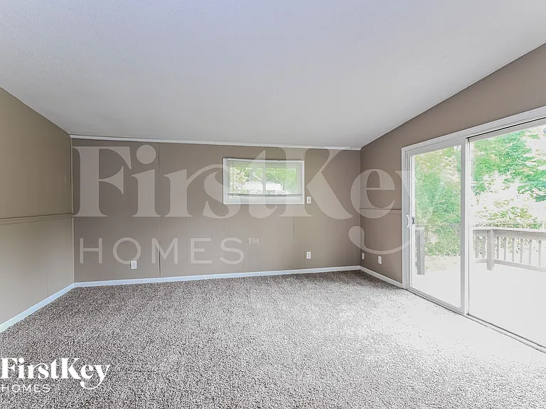 805 Robinwood Dr — Photo 9