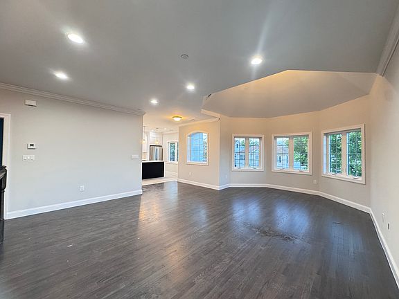 4th image of 128 Winchester Ave #2