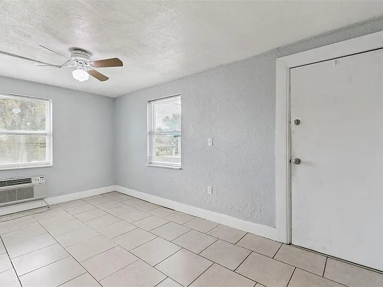 320 Dummitt Ave #B — Photo 6