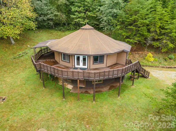 281 Bear Wallow Trl, Leicester, NC 28748