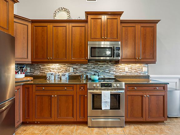 4th image of 906 Anson Ct.