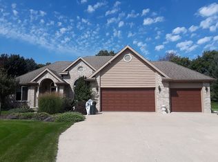 1704 Applewood Ln, Spring Grove, IL 60081