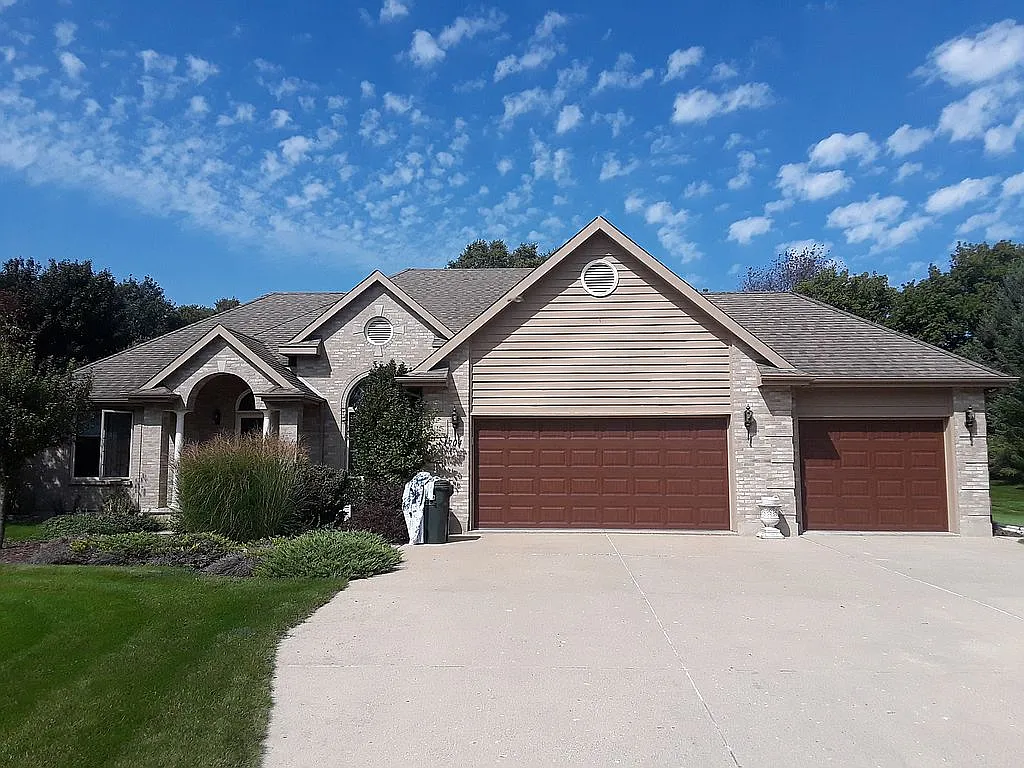 1704 Applewood Ln photo 1
