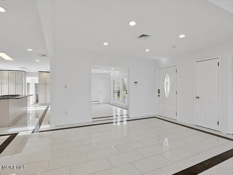 8 Pullman Ave — Photo 11
