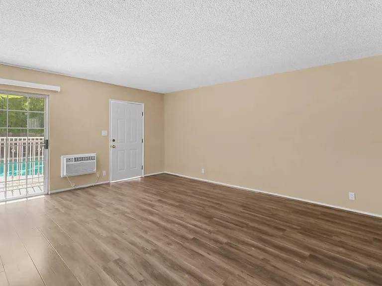 14332 Riverside Dr #5 — Photo 9