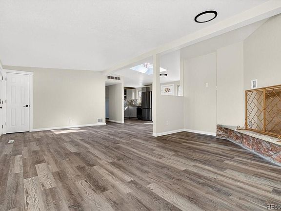 5th image of 635 W Prospect Road