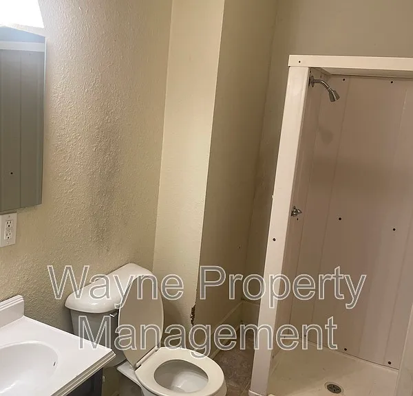 546 2nd St #1 — Photo 4