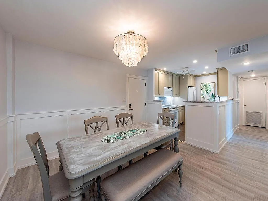 555 Park Shore Dr — Photo 4