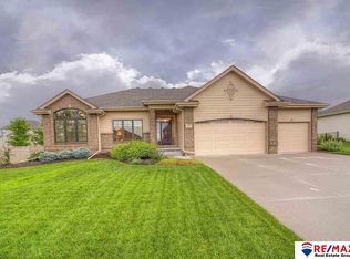 7509 Legacy St, Papillion, NE 68046