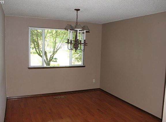 3rd image of 2458 SE Meadowlark Dr