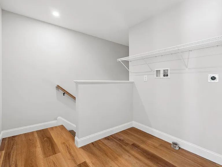 Bayberry Commons- 3 Bedroom 2.5 Bath Townhomes with 2 Car Garage — Photo 49