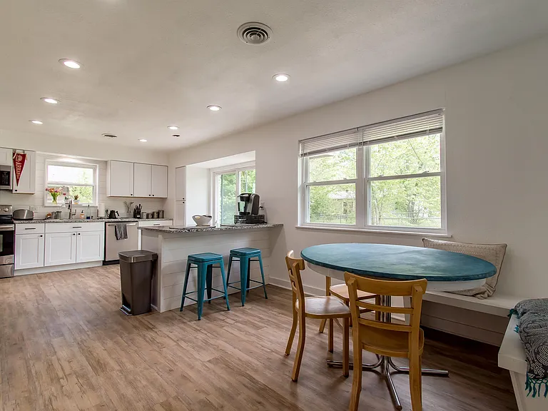 2332 S Clover Dr — Photo 4