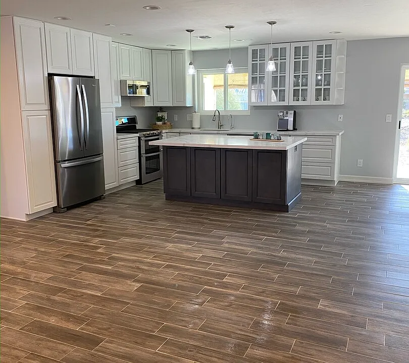 Topaz Dr