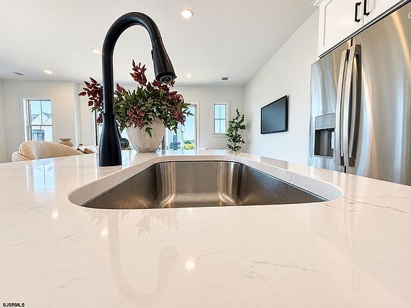 4th image of 29 Creek Ln