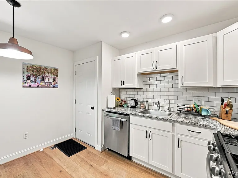 250 West Ave — Photo 11