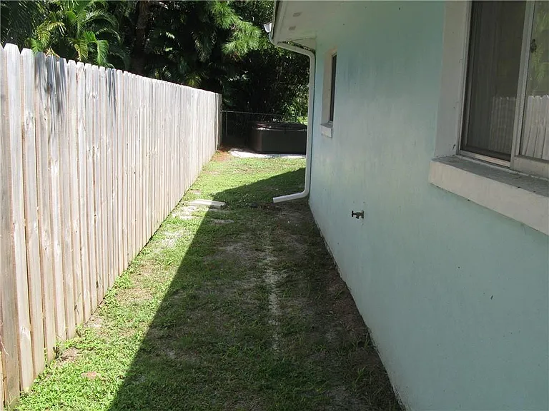 3700 Bay St — Photo 33