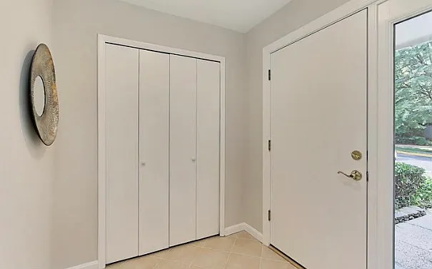 2045 Wethersfield Ct #1 — Photo 2