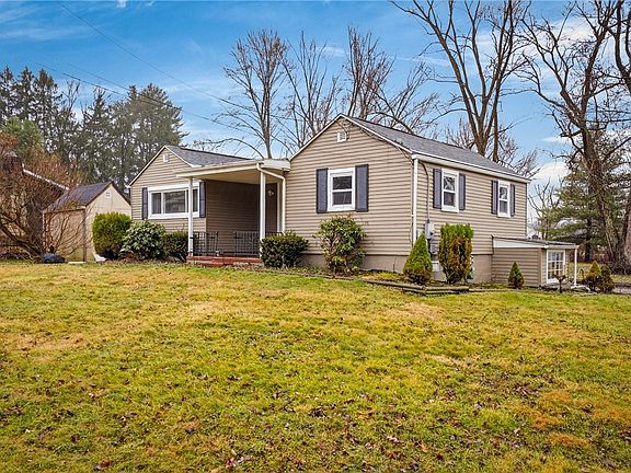 3rd image of 2061 Hulton Rd