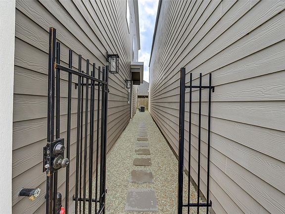 5th image of 4220 McKinley St