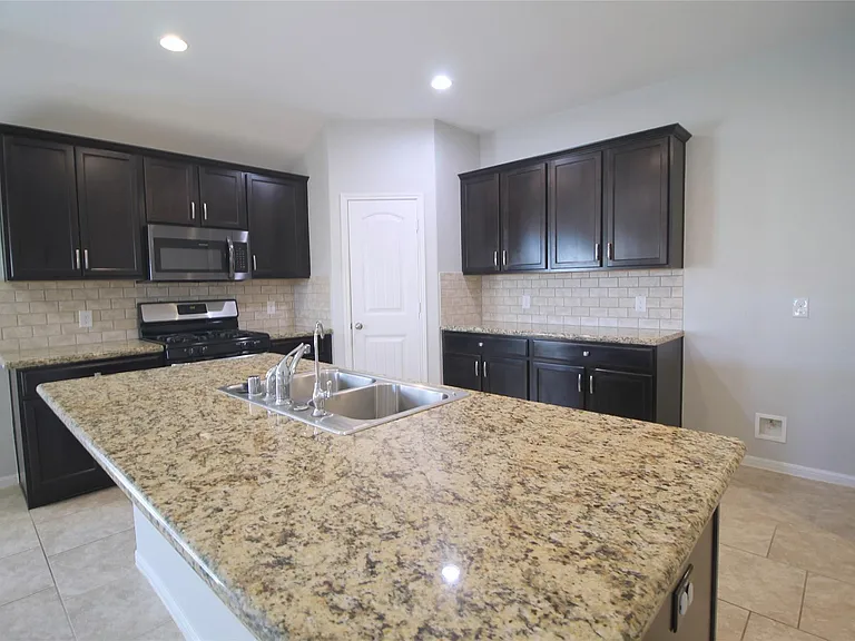 3410 McDonough Way — Photo 7