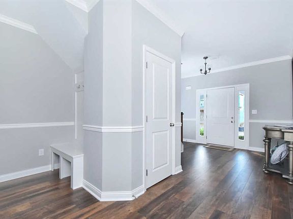 4th image of 596 Estrella Dr