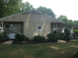 38 Gaping Rock Rd, Levittown, PA 19057