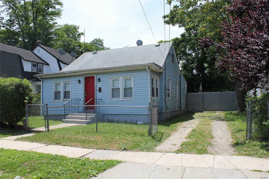 57 Evans Ave photo 1