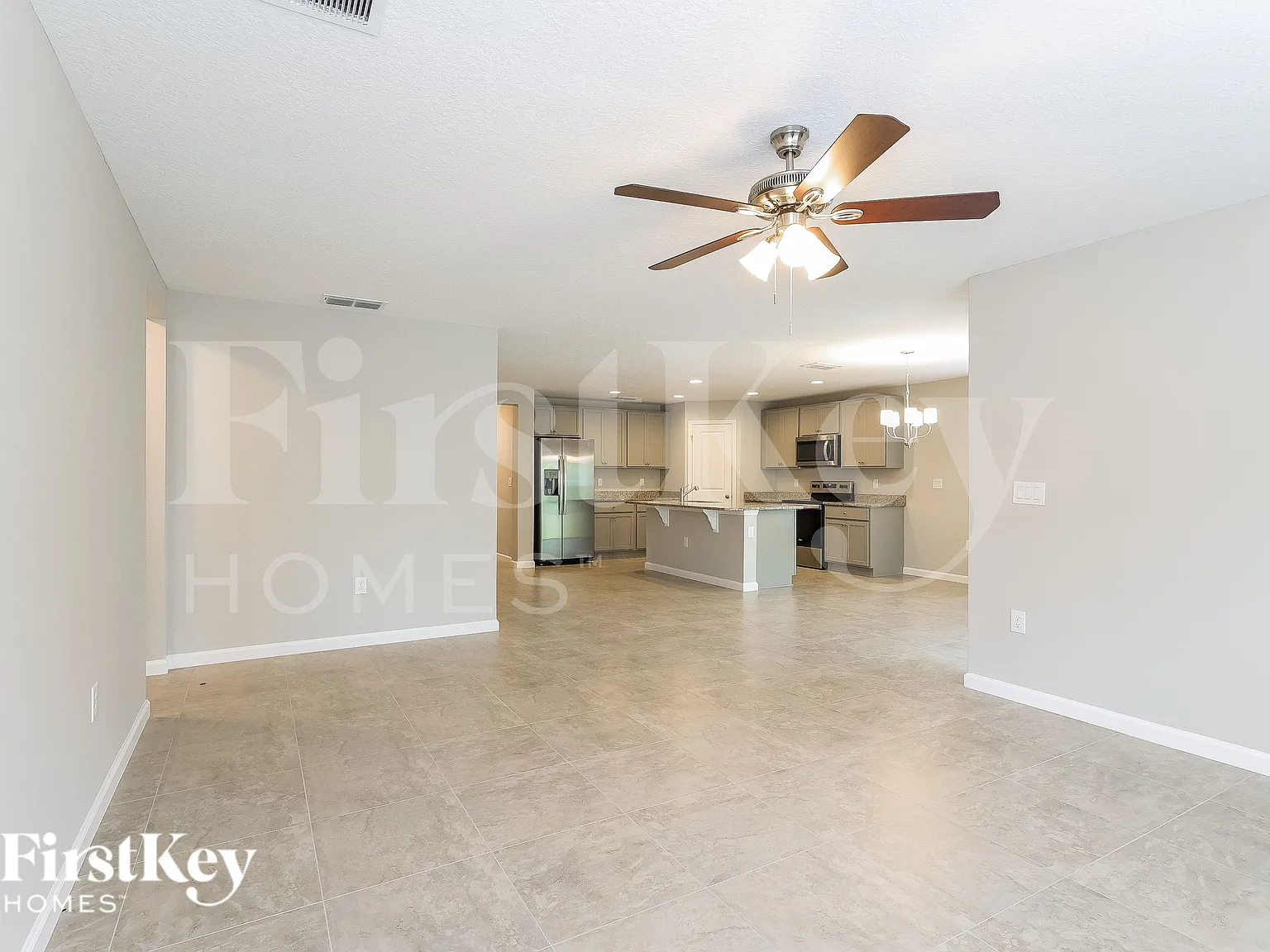 4 bed, 2.0 bath, 1938 sqft, $1,815 — Photo 3