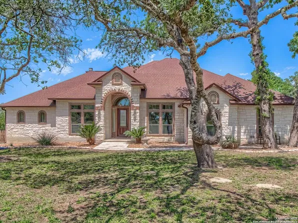 141 Circle Six, La Vernia, TX 78121