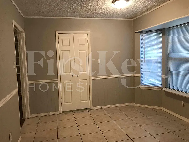 2710 Peachtree Ln — Photo 20