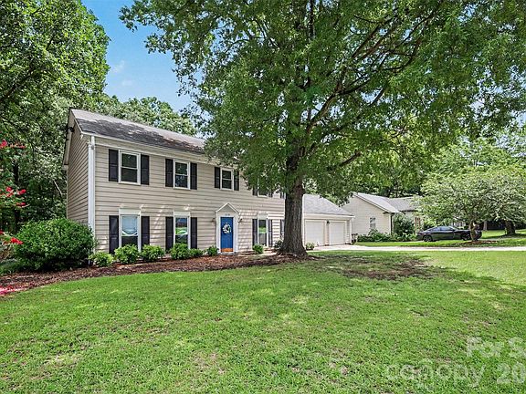 3rd image of 2238 Clonmel Pl