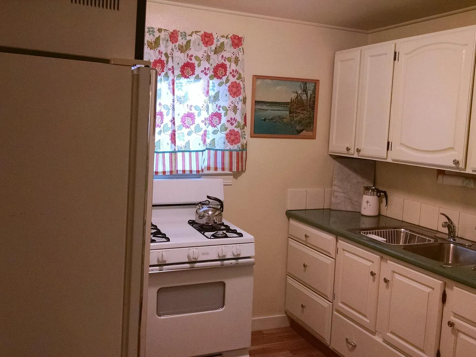 722 E Cucharras Street — Photo 2