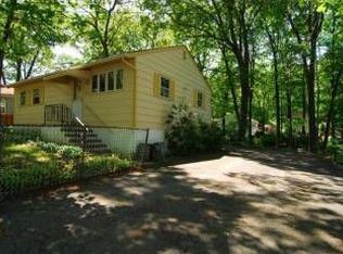 30 Madison Trl, Hopatcong, NJ 07843