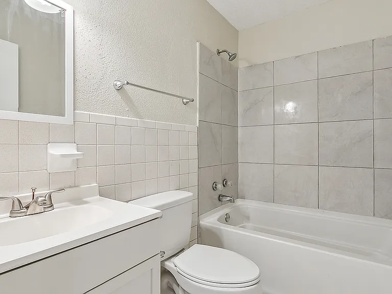 1049 Tallow Tree Ln #8 — Photo 10