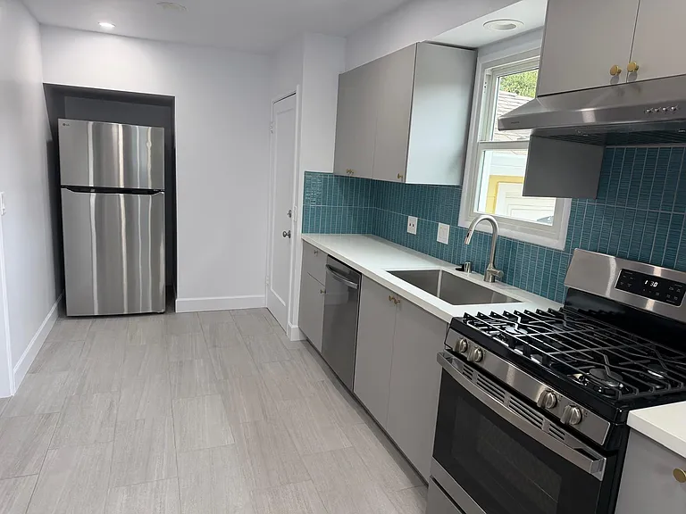 904 Lexington Ave — Photo 3