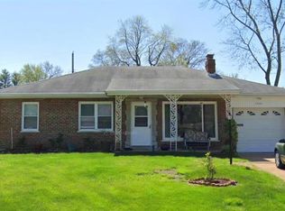 7422 Cheshire Ln, Saint Louis, MO