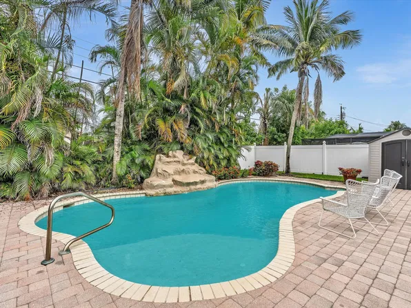 11 FOREST HILLS Lane, Boca Raton, FL 33431
