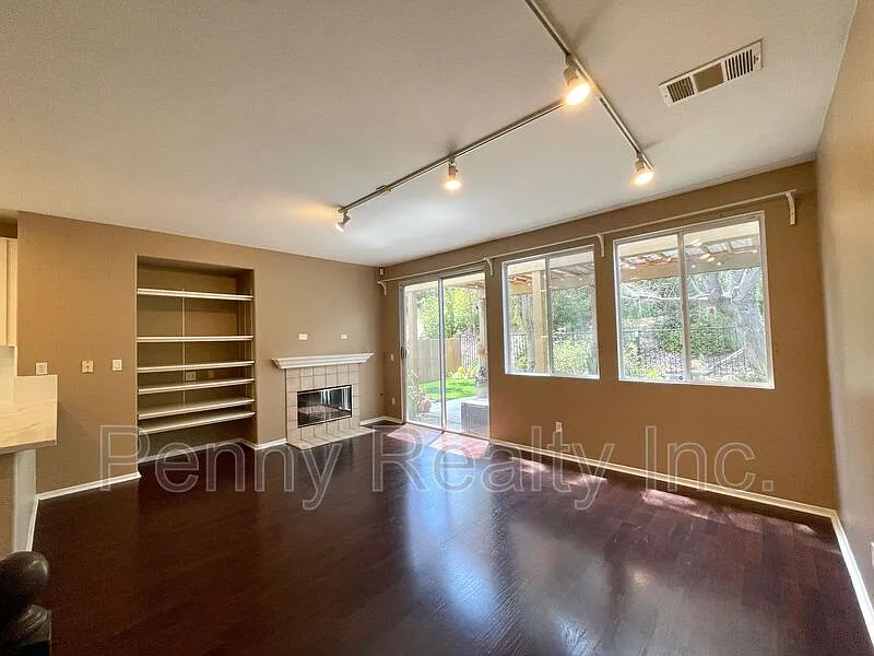 4 bed, 3.0 bath, 2116 sqft, $4,550 — Photo 3