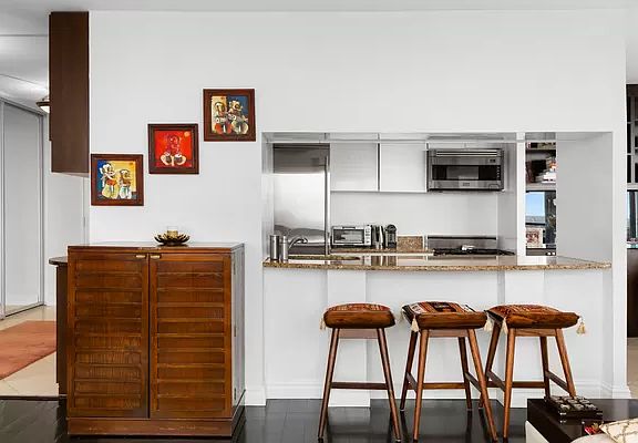3rd image of 455 E 86th St APT 27B