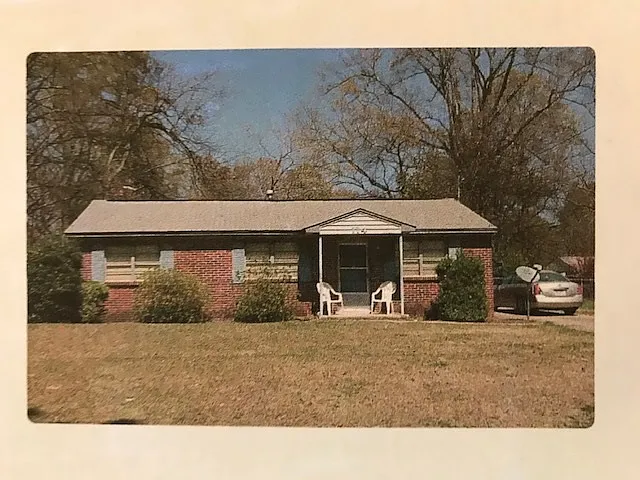 114 Flanders Dr photo 1