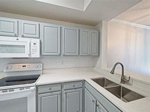5th image of 5701 Bentgrass Dr #18-206