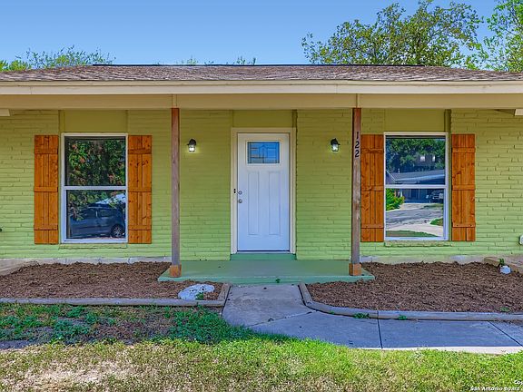 4th image of 122 Sandy Oaks St